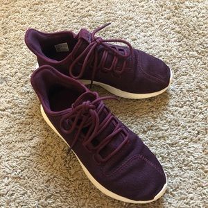 adidas maroon tubular shadow tennis shoes